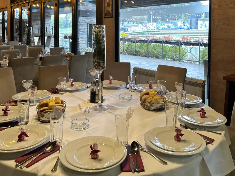 Godišnjica mature restoran za ponovno okupljanje generacije